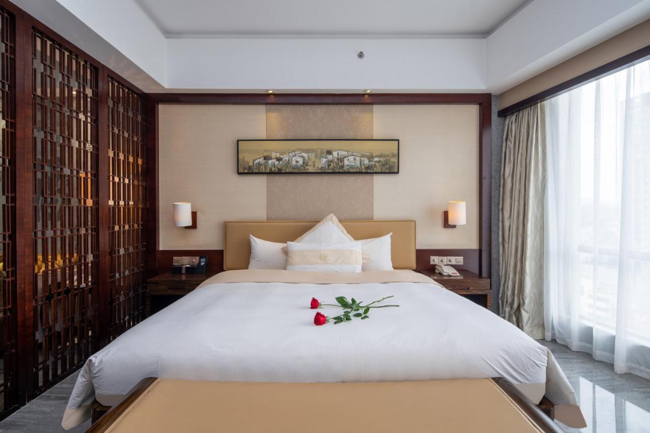 King Royal Hotel Yunfu Eksteriør bilde