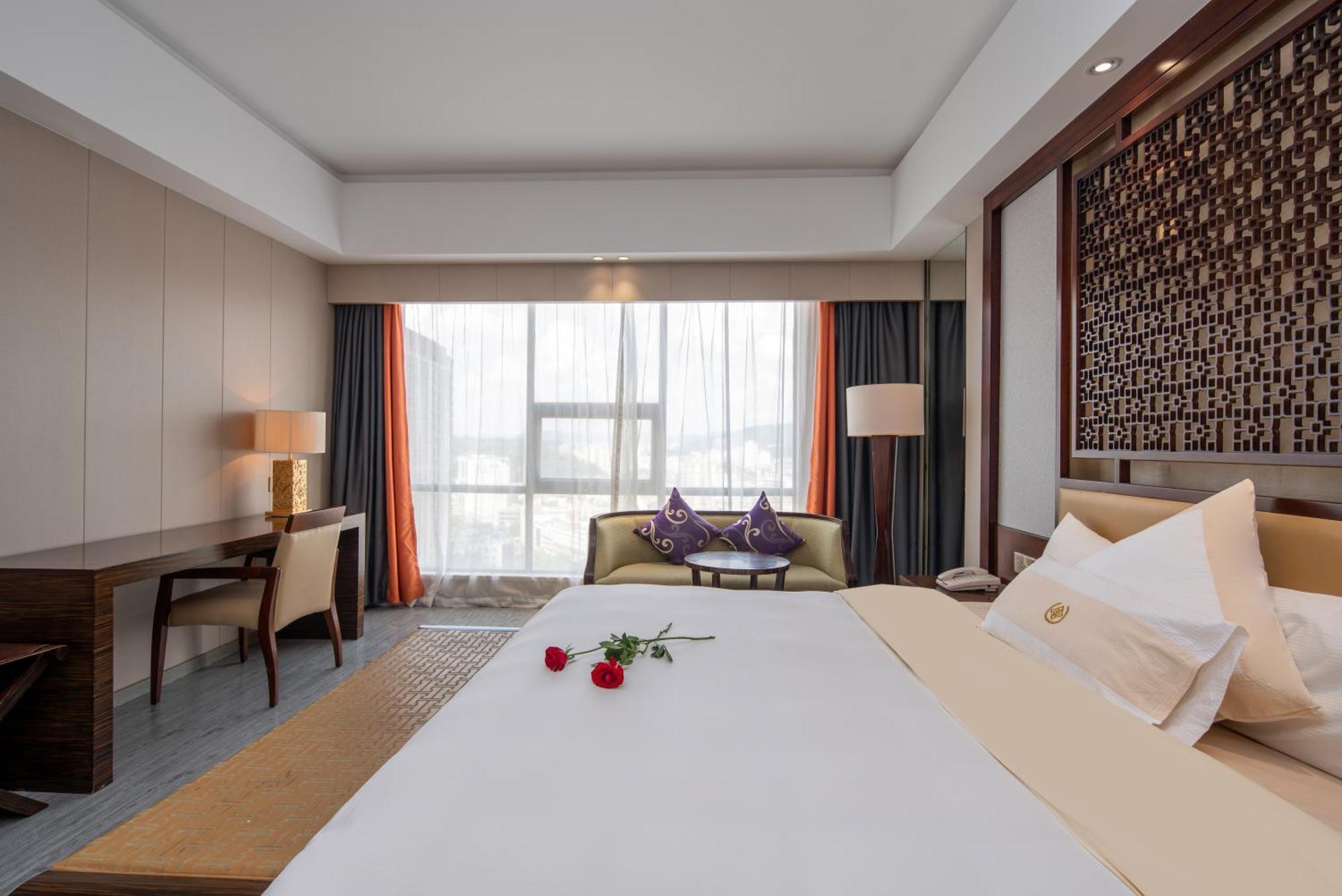 King Royal Hotel Yunfu Eksteriør bilde